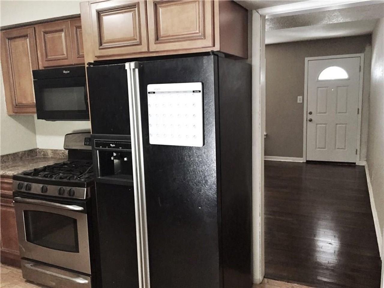 216 Elm St - Photo 6 of 17