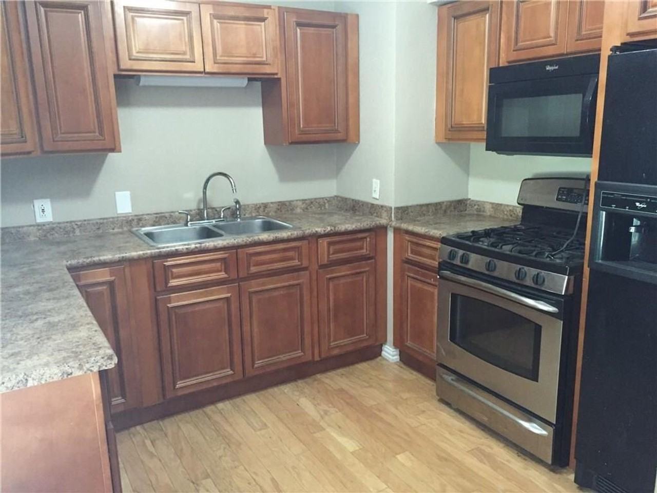 216 Elm St - Photo 7 of 17