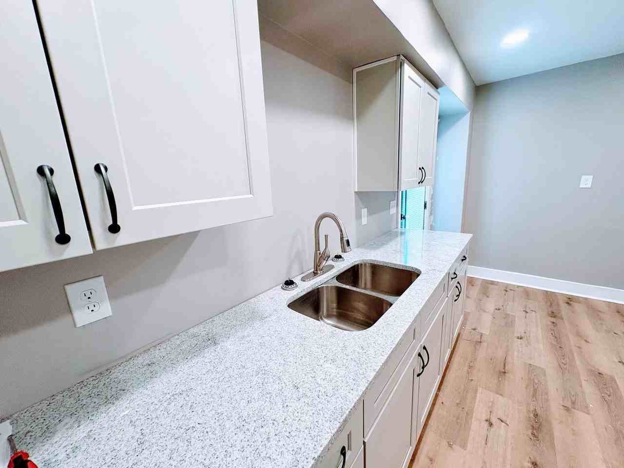 1423 Weyler Ave - Photo 6 of 15