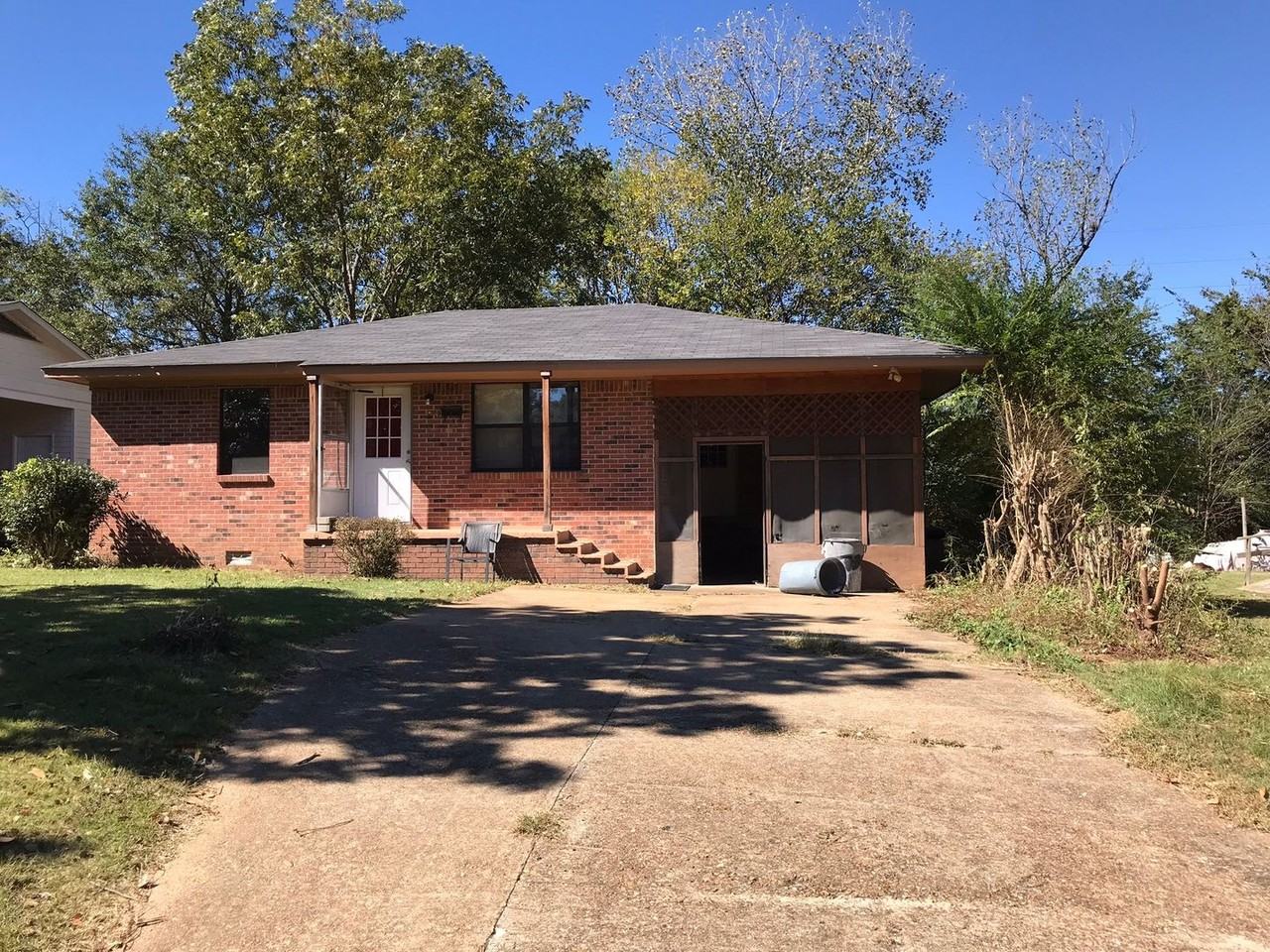 719 Martin Luther King Jr Cir - Photo 2 of 9