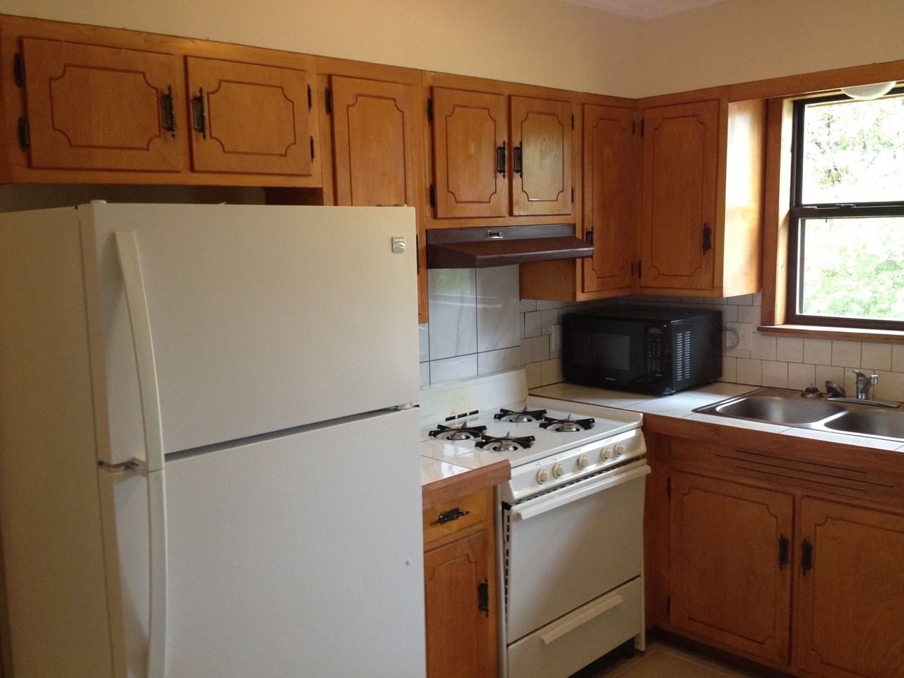 719 Martin Luther King Jr Cir - Photo 2 of 9