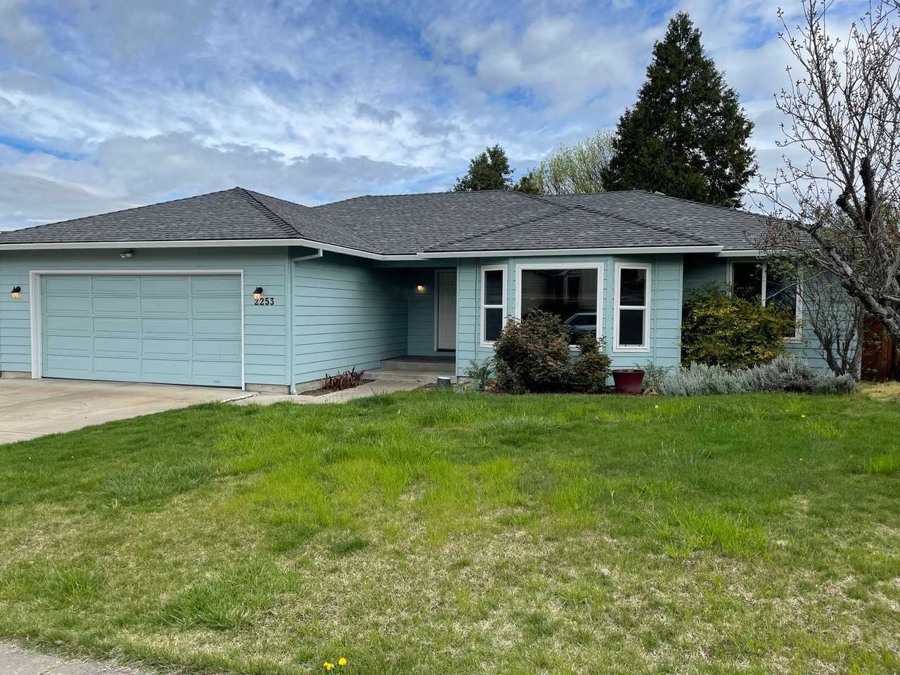 2253 Ridge Way - Photo 3 of 33