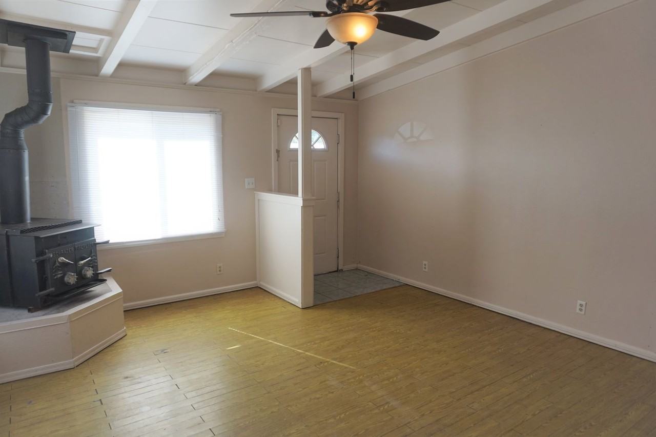 121 Steffen St - Photo 3 of 15