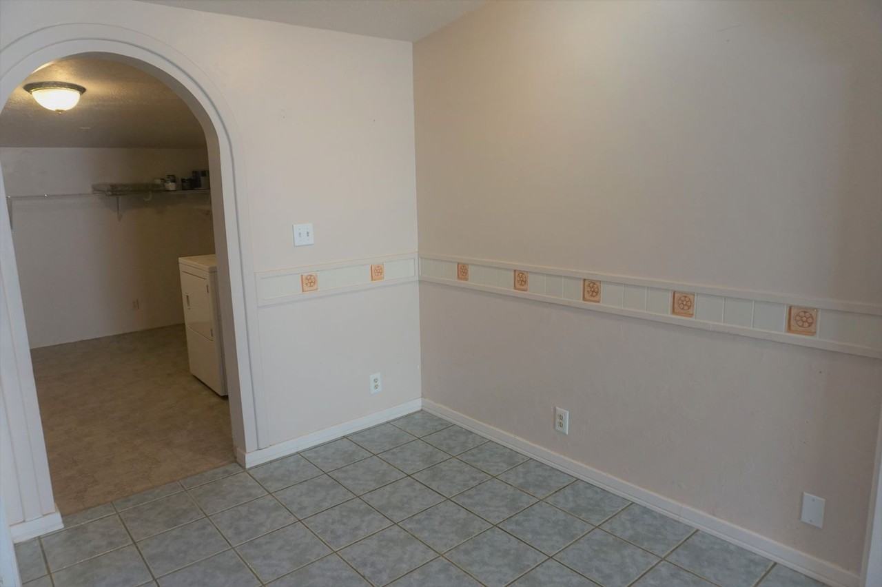 121 Steffen St - Photo 4 of 15