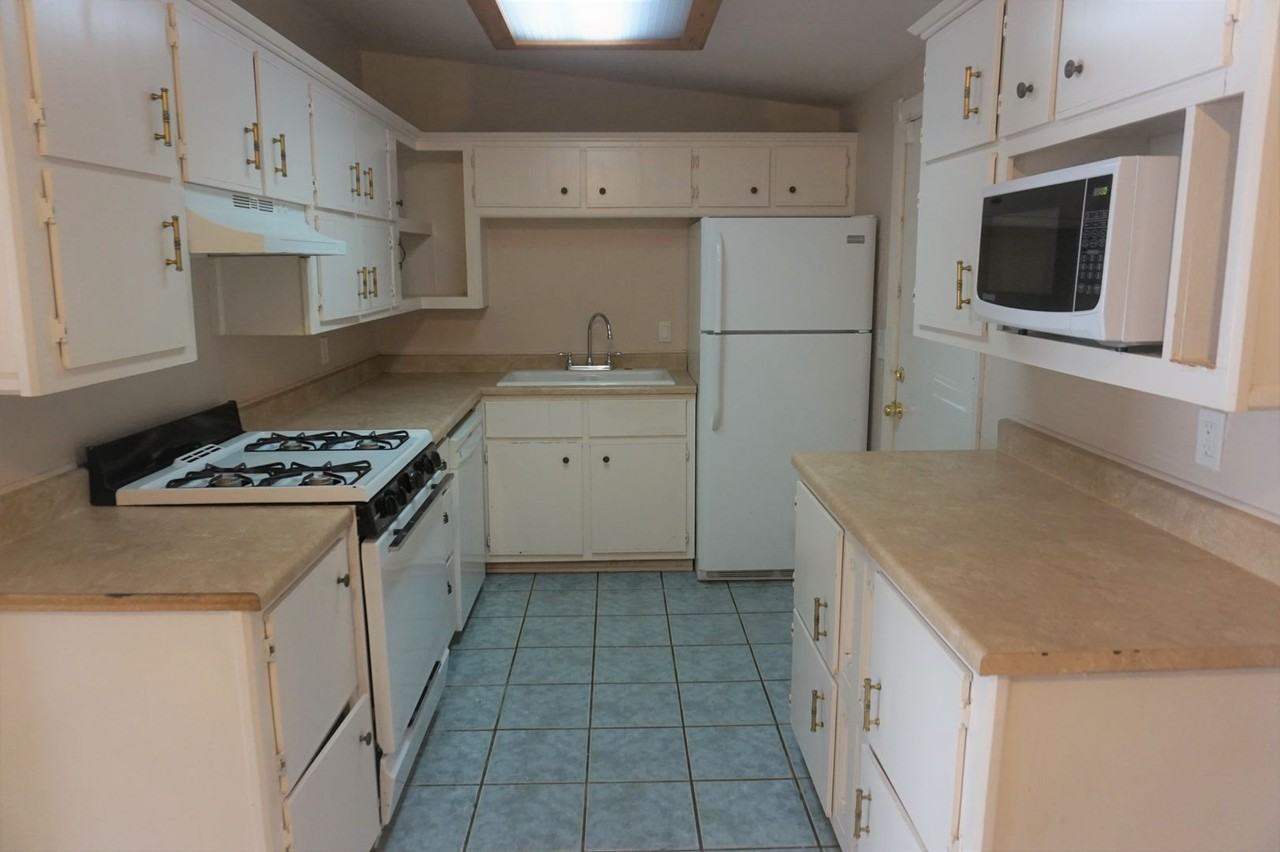 121 Steffen St - Photo 5 of 15