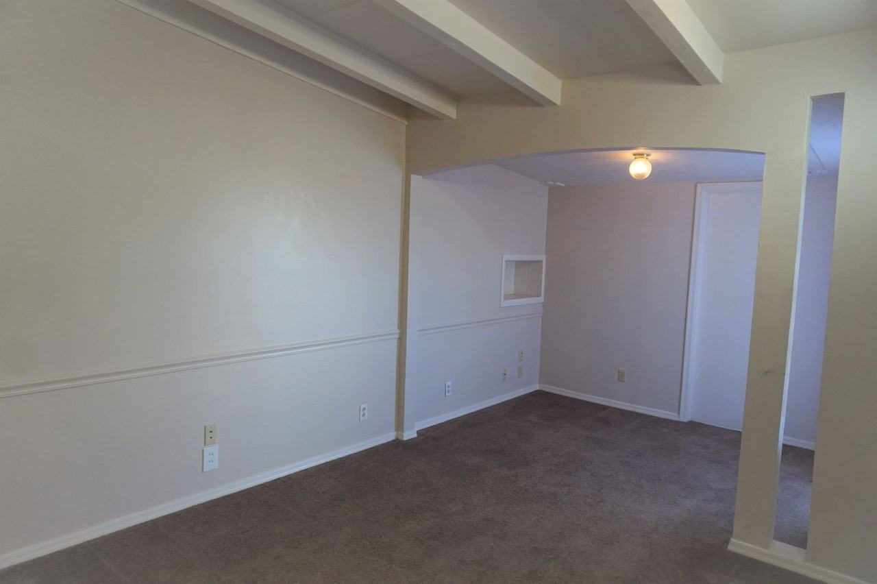 121 Steffen St - Photo 7 of 15