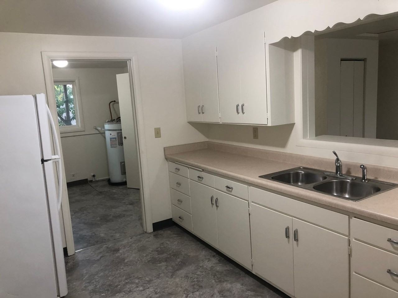 486 1/2 W N St - Photo 6 of 23