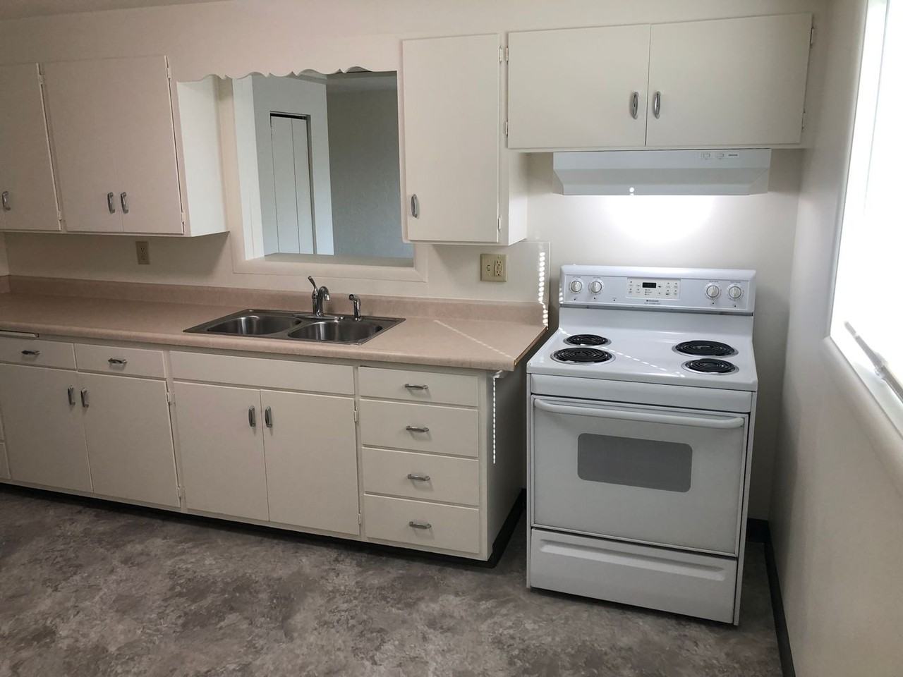 486 1/2 W N St - Photo 7 of 23