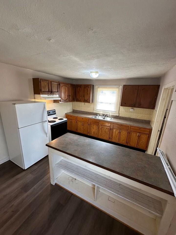 211 W Springfield St - Photo 5 of 9