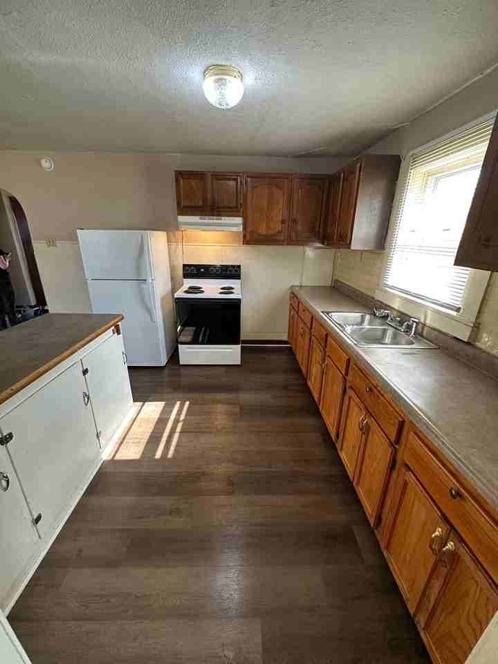 211 W Springfield St - Photo 6 of 9