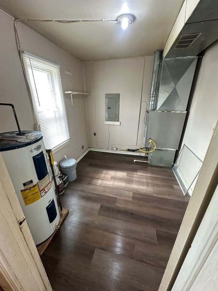 211 W Springfield St - Photo 7 of 9