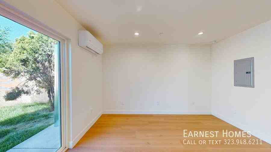 6445 Satsuma Ave - Photo 4 of 10