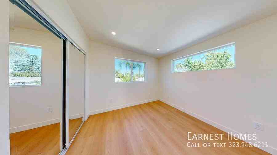 6445 Satsuma Ave - Photo 6 of 10