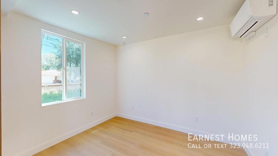 6443 Satsuma Ave - Photo 4 of 10