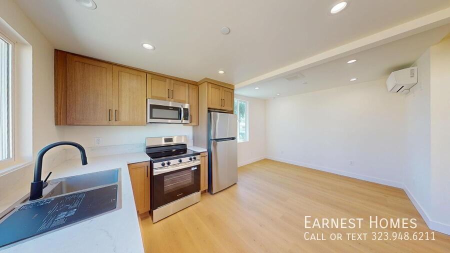 6443 Satsuma Ave - Photo 5 of 10