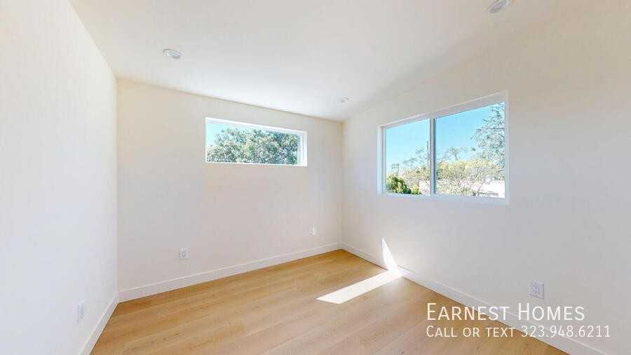 6445 Satsuma Ave - Photo 7 of 11