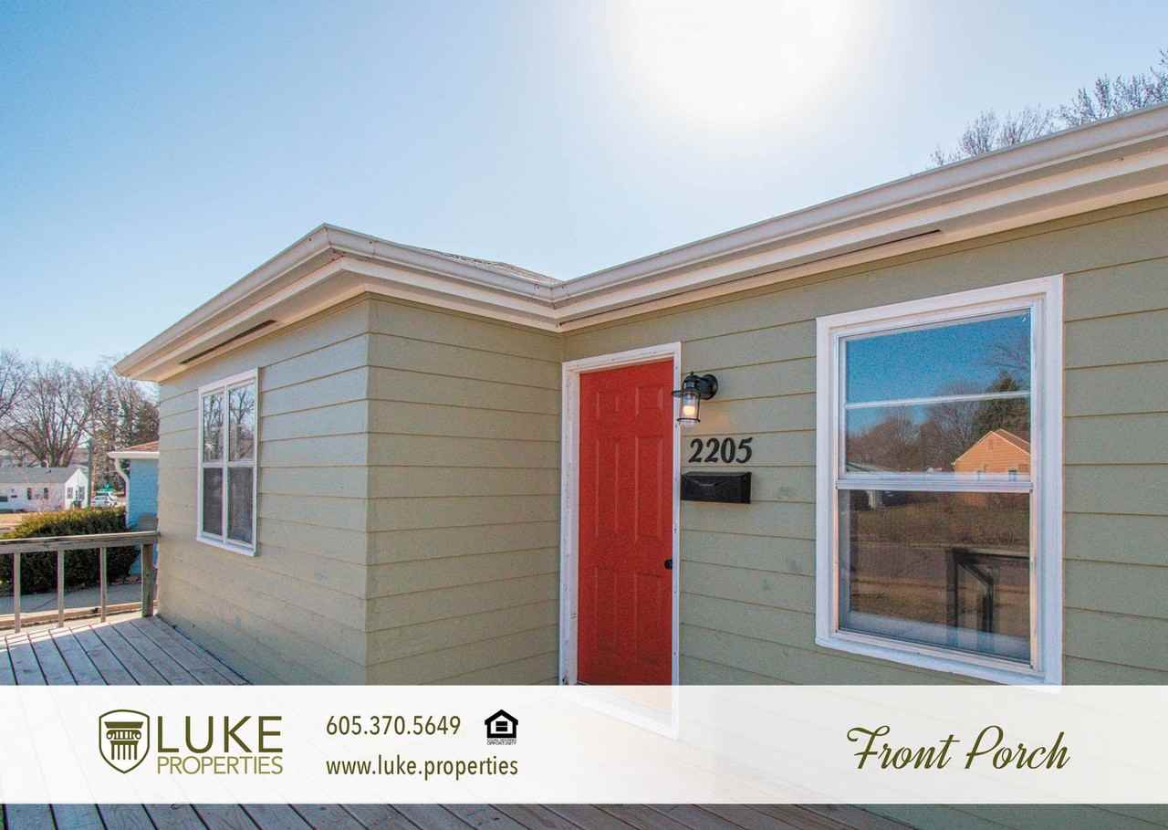 2205 E 7th St - Photo 2 of 20