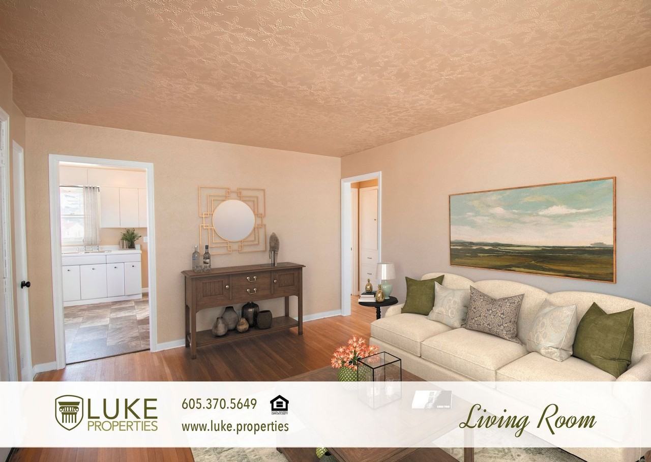 2205 E 7th St - Photo 3 of 20