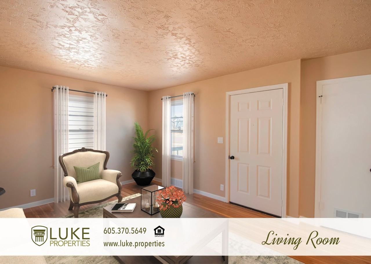 2205 E 7th St - Photo 5 of 20