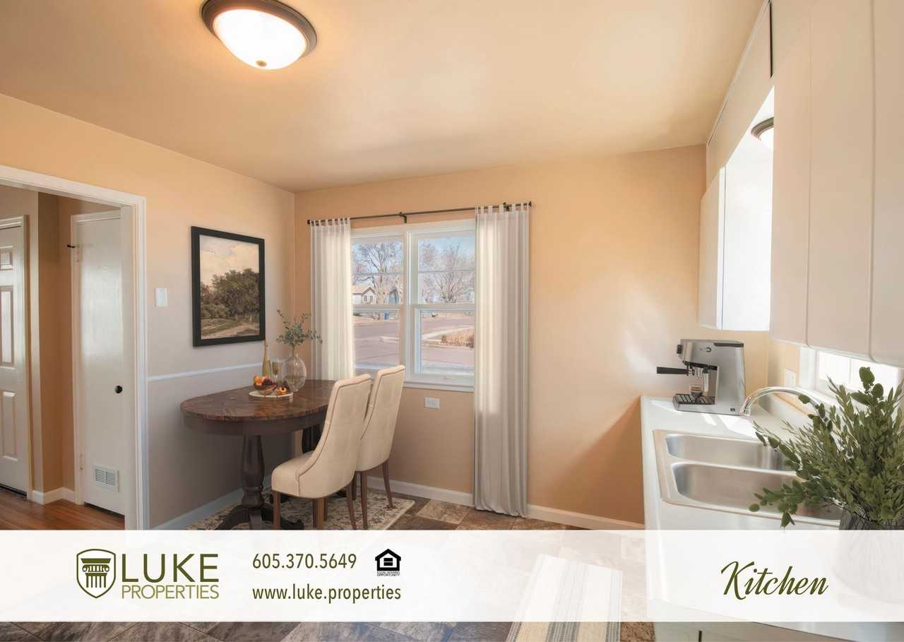 2205 E 7th St - Photo 7 of 20