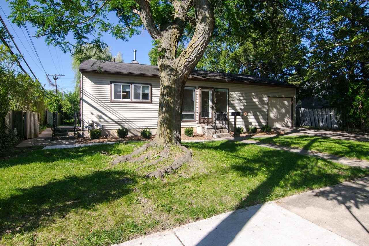 2420 N Circle Dr - Photo 2 of 50