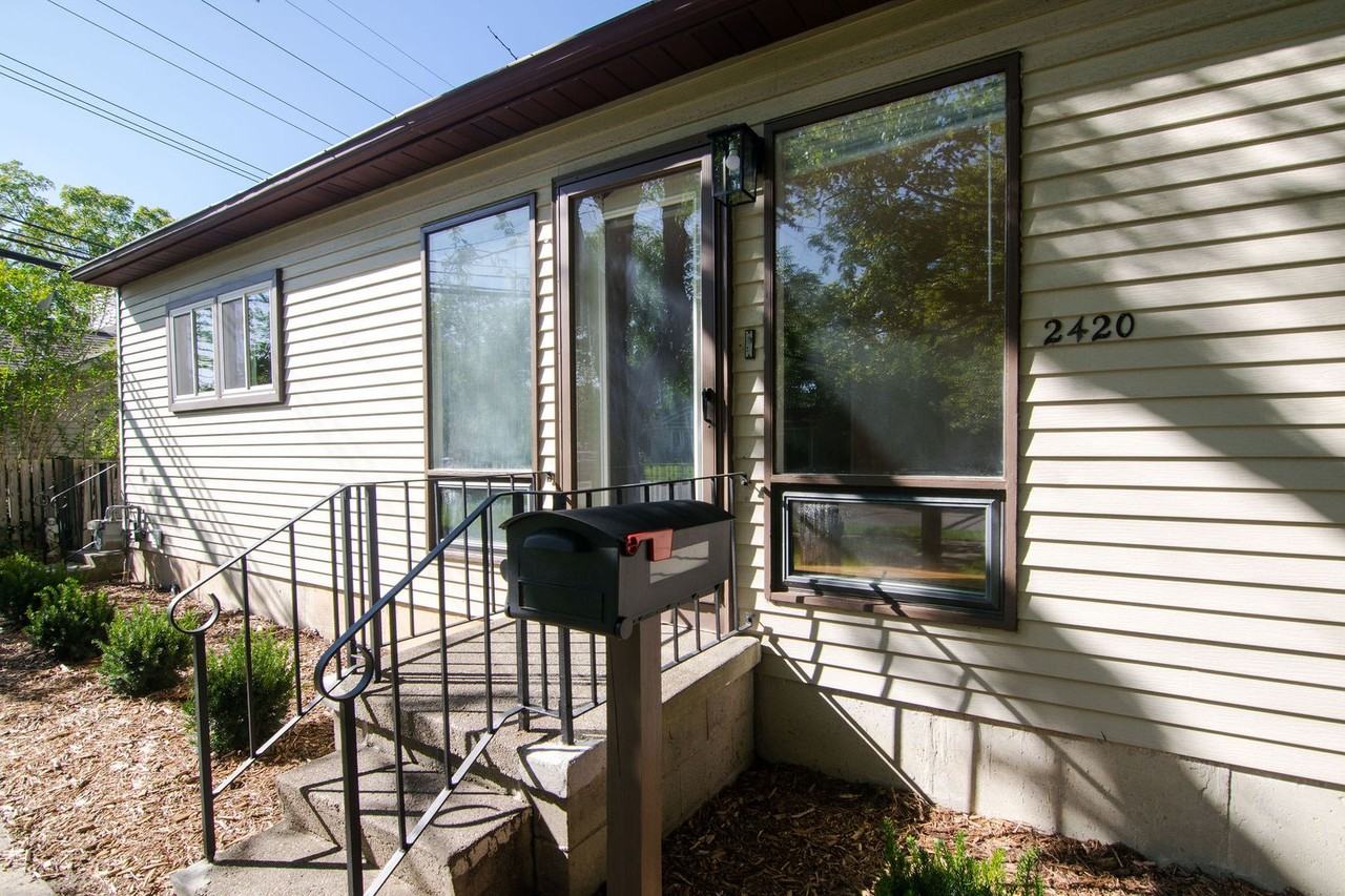 2420 N Circle Dr - Photo 4 of 50