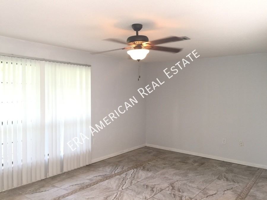 27 11th St - Photo 3 of 17