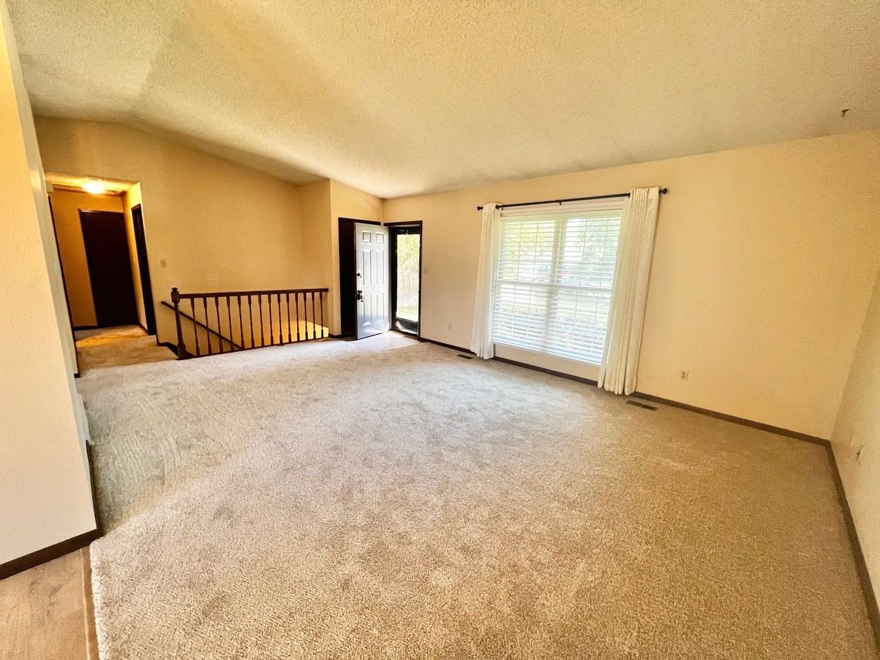 2530 Wapiti Rd - Photo 4 of 36