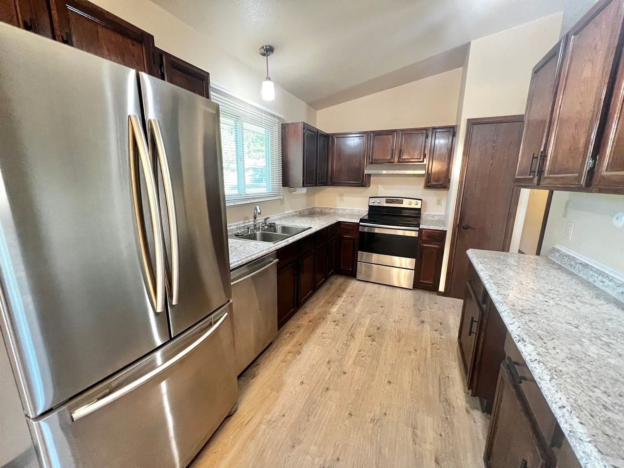 2530 Wapiti Rd - Photo 5 of 36