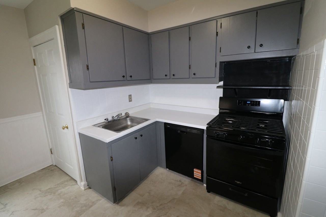 4287 Rocky River Dr - Photo 3 of 28