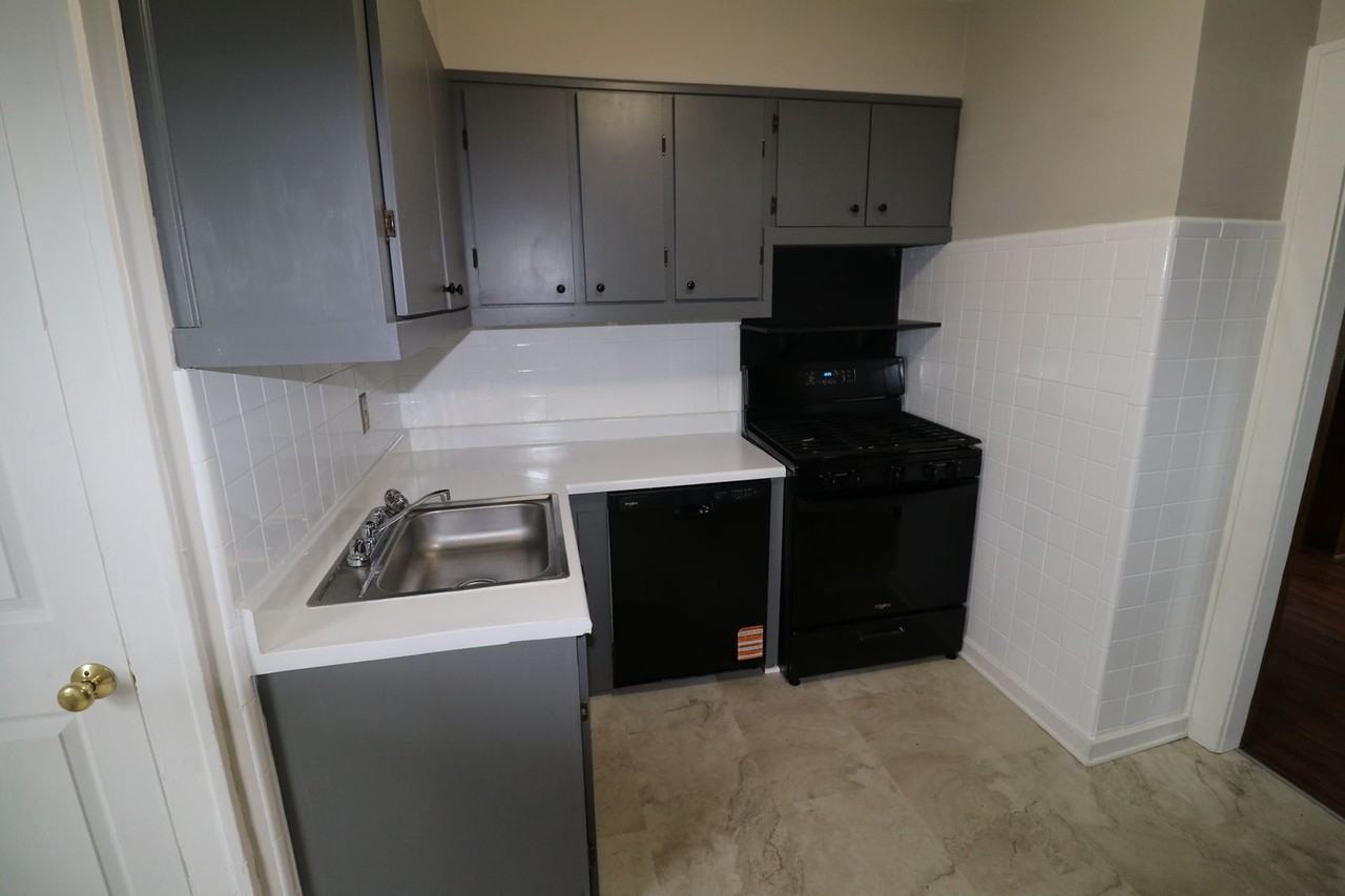 4287 Rocky River Dr - Photo 4 of 28