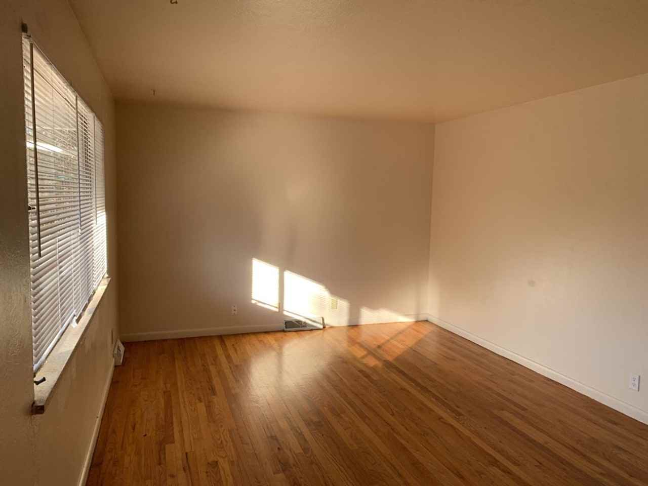 1304 Fairview Dr - Photo 3 of 37