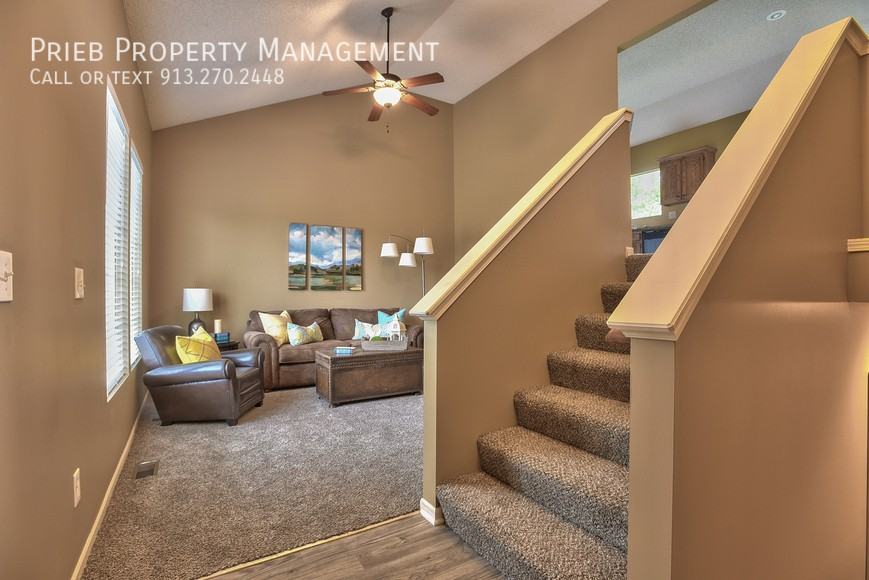 534 N Poplar St - Photo 3 of 23