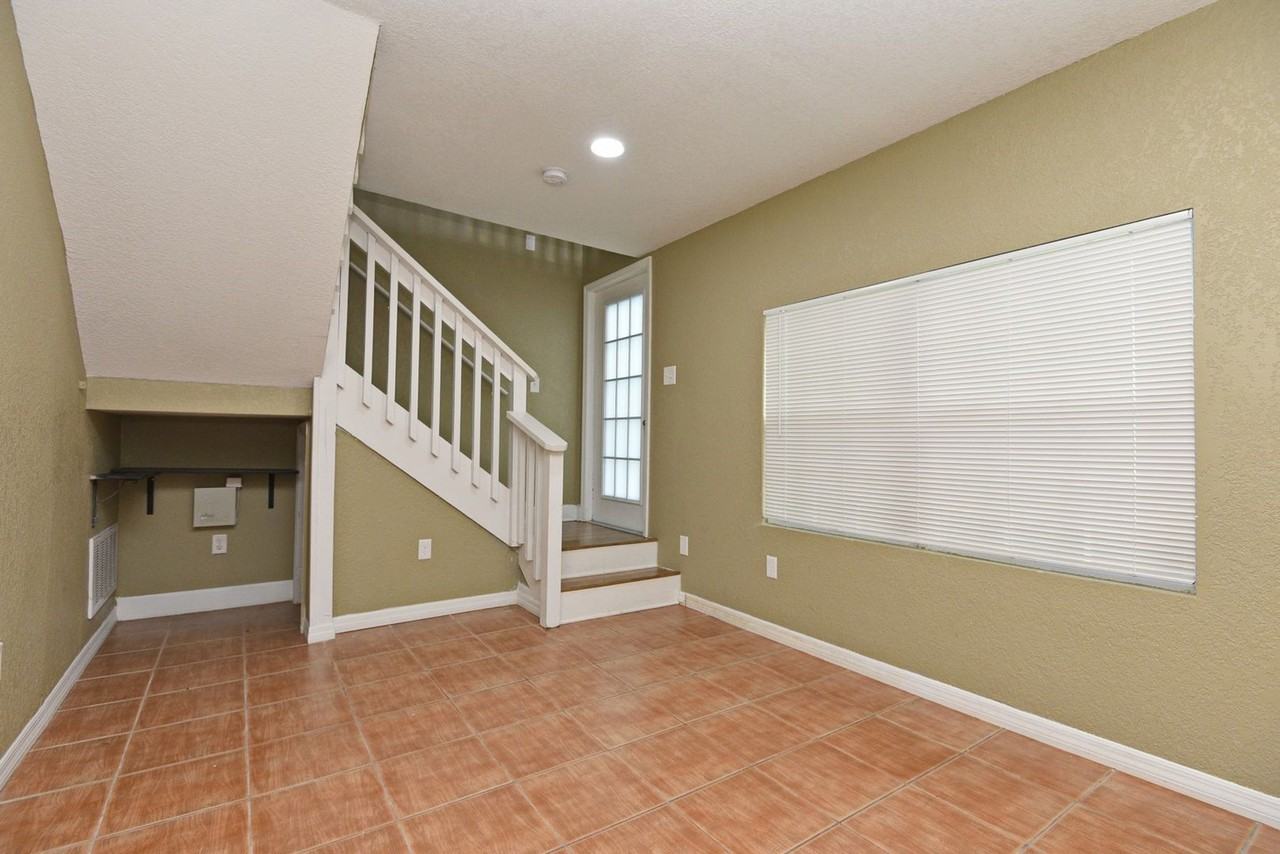 1023 E Amelia St - Photo 3 of 21