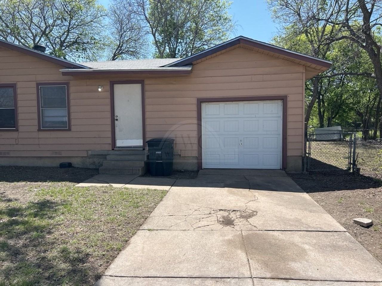 715 Cardinal Ave - Photo 3 of 19