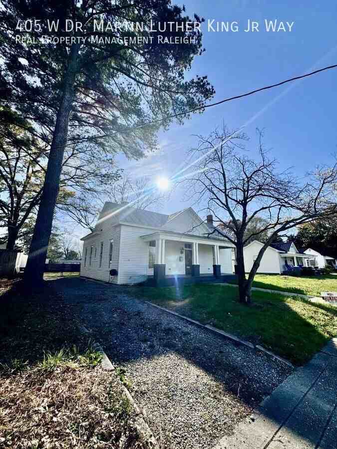 405 W Dr Martin Luther King Jr Way - Photo 2 of 21