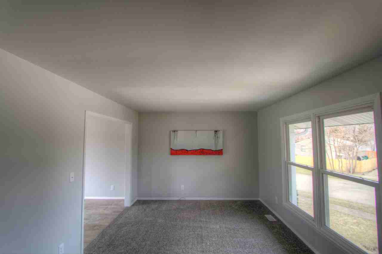 549 JoAnn Court - Photo 2 of 4