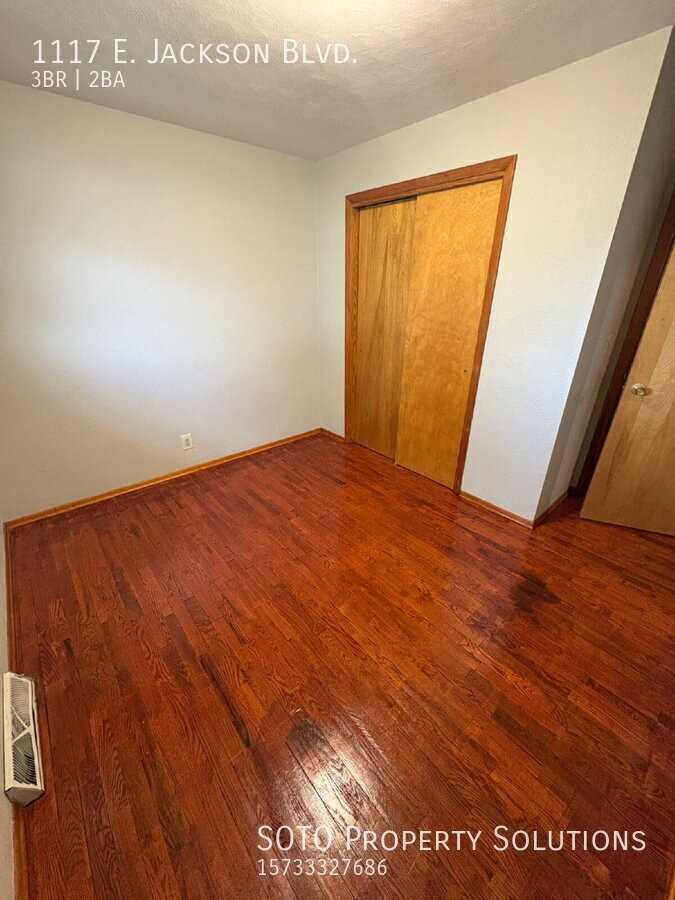 1117 E Jackson Blvd - Photo 5 of 24