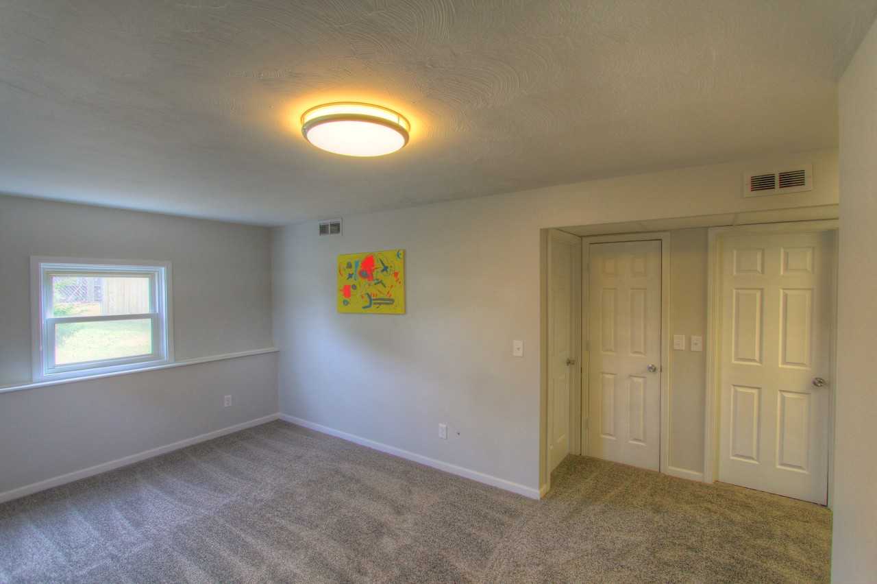 549 JoAnn Court - Photo 3 of 4