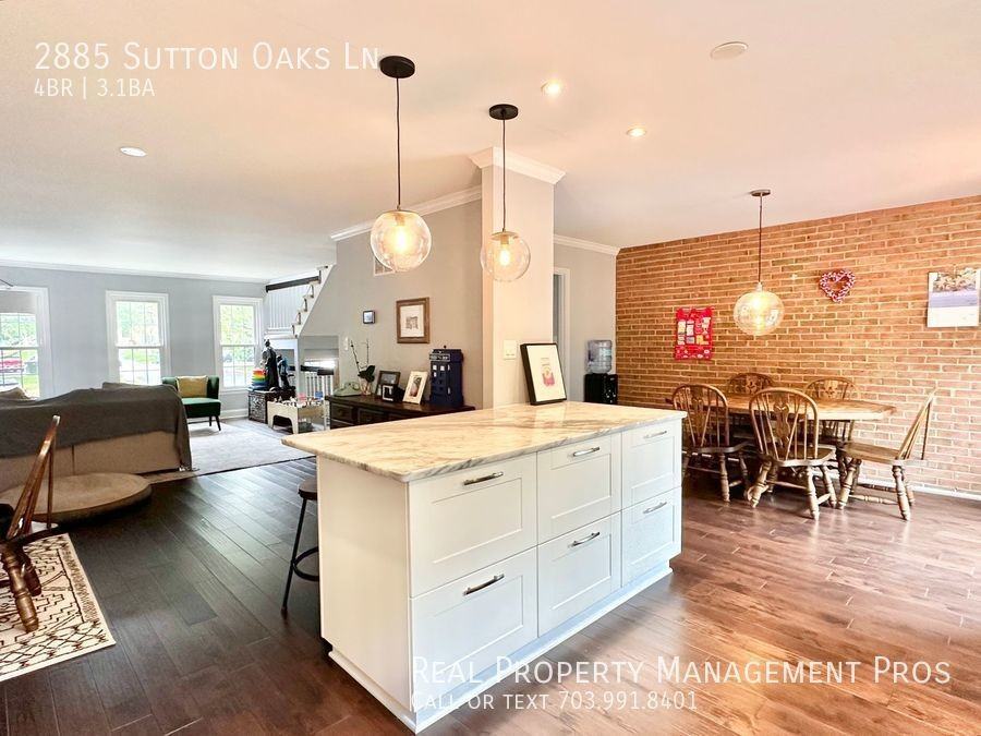 2885 Sutton Oaks Ln - Photo 6 of 38