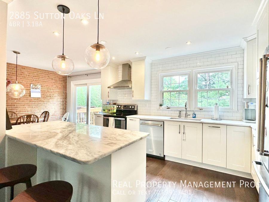 2885 Sutton Oaks Ln - Photo 7 of 38