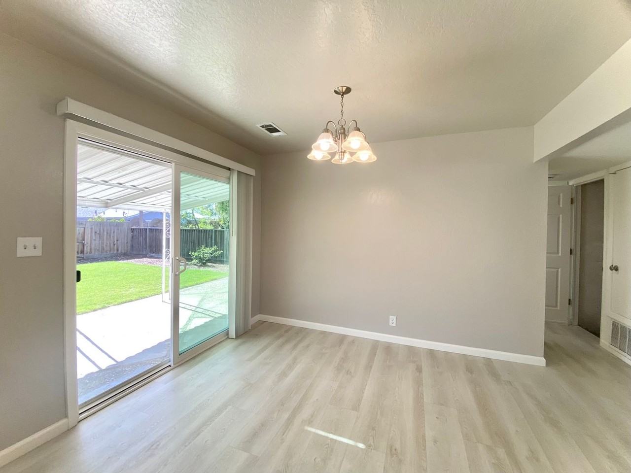 39025 Donner Way - Photo 5 of 25