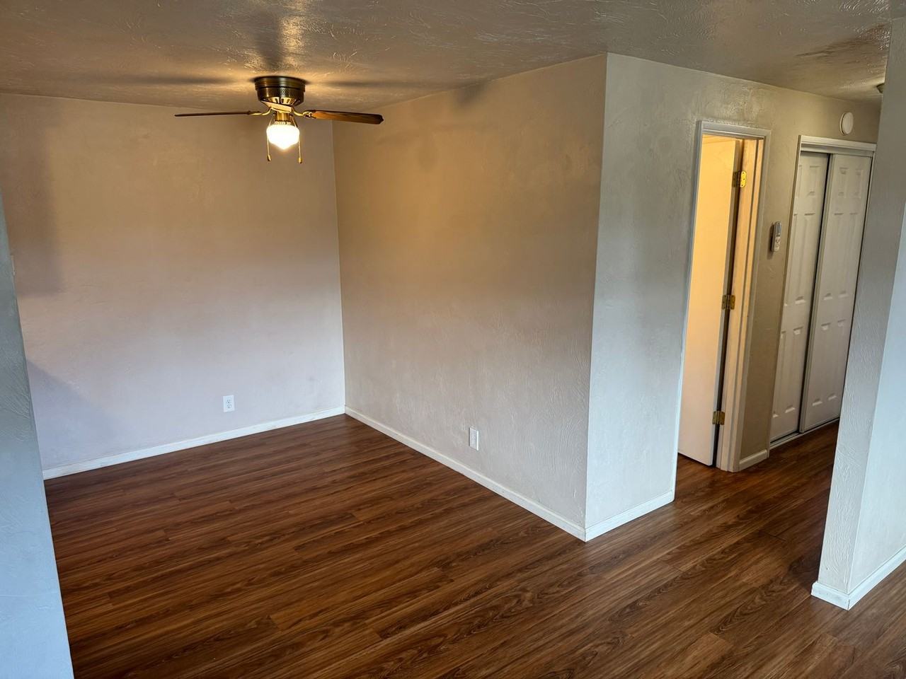 490 38th Pl - Photo 6 of 26