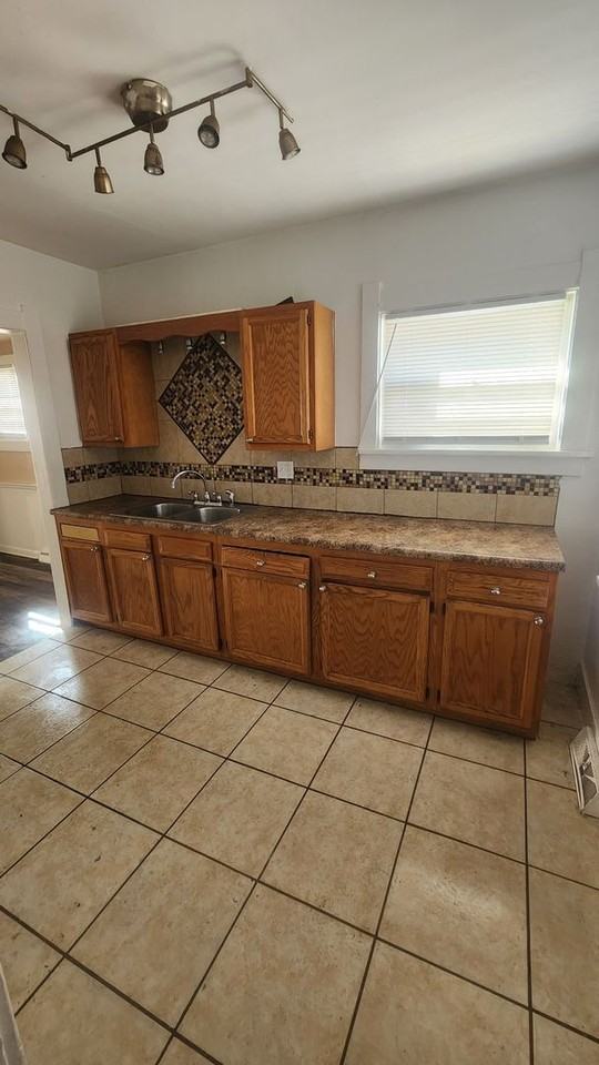 1814 Talbot St - Photo 5 of 20