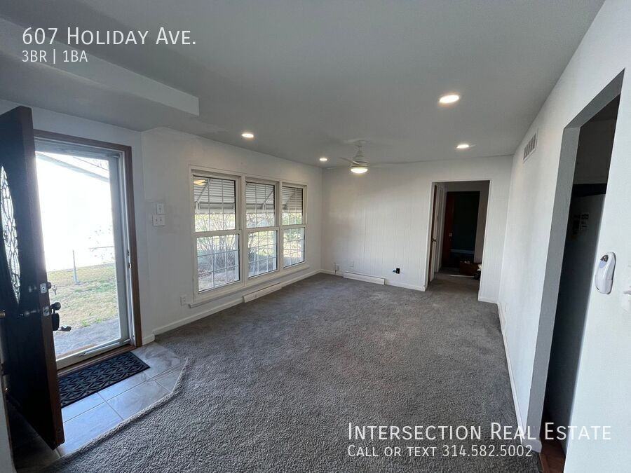 607 Holiday Ave - Photo 5 of 23