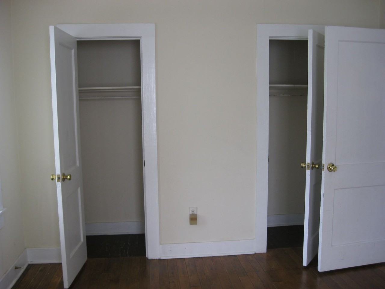 1511 E 34th St - Photo 4 of 19