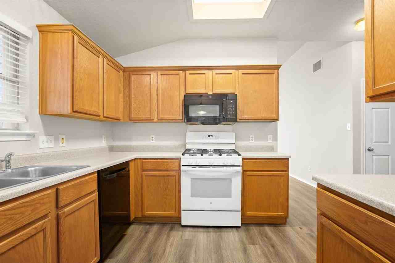 1609 Hueco Mountain Rd - Photo 2 of 16