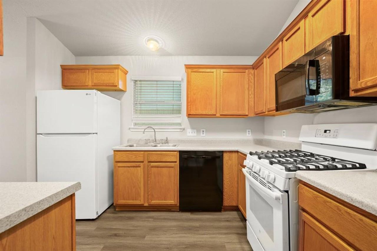 1609 Hueco Mountain Rd - Photo 3 of 16