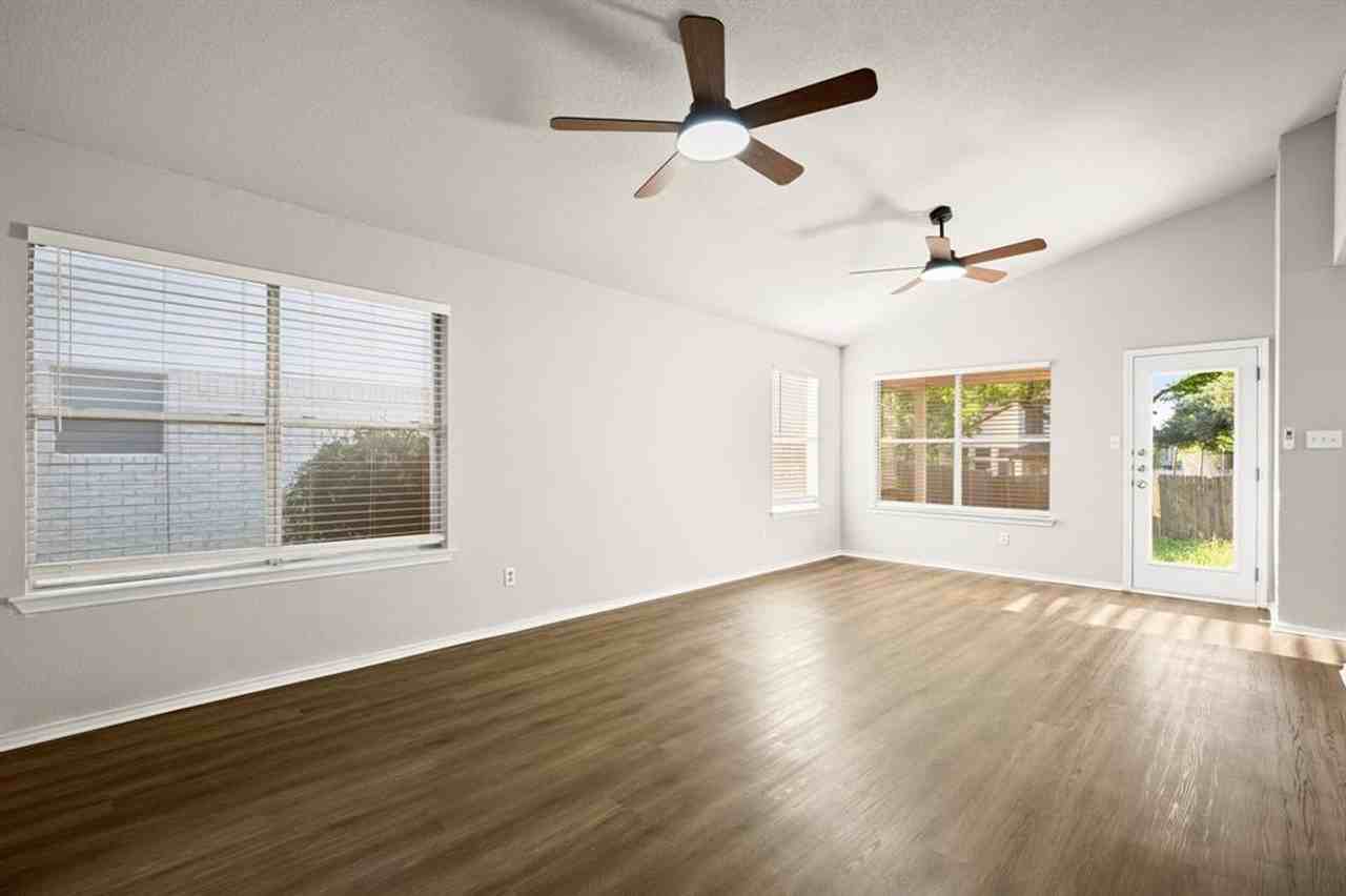 1609 Hueco Mountain Rd - Photo 5 of 16