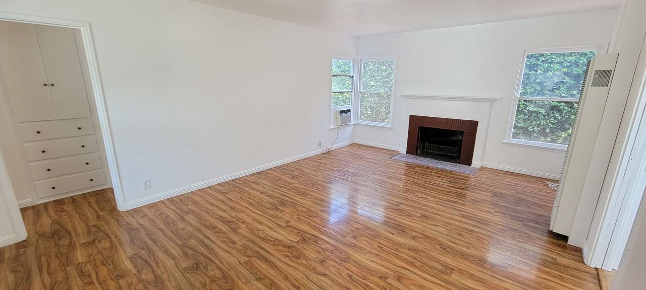 117 1/2 W Greenwood Ave - Photo 3 of 10